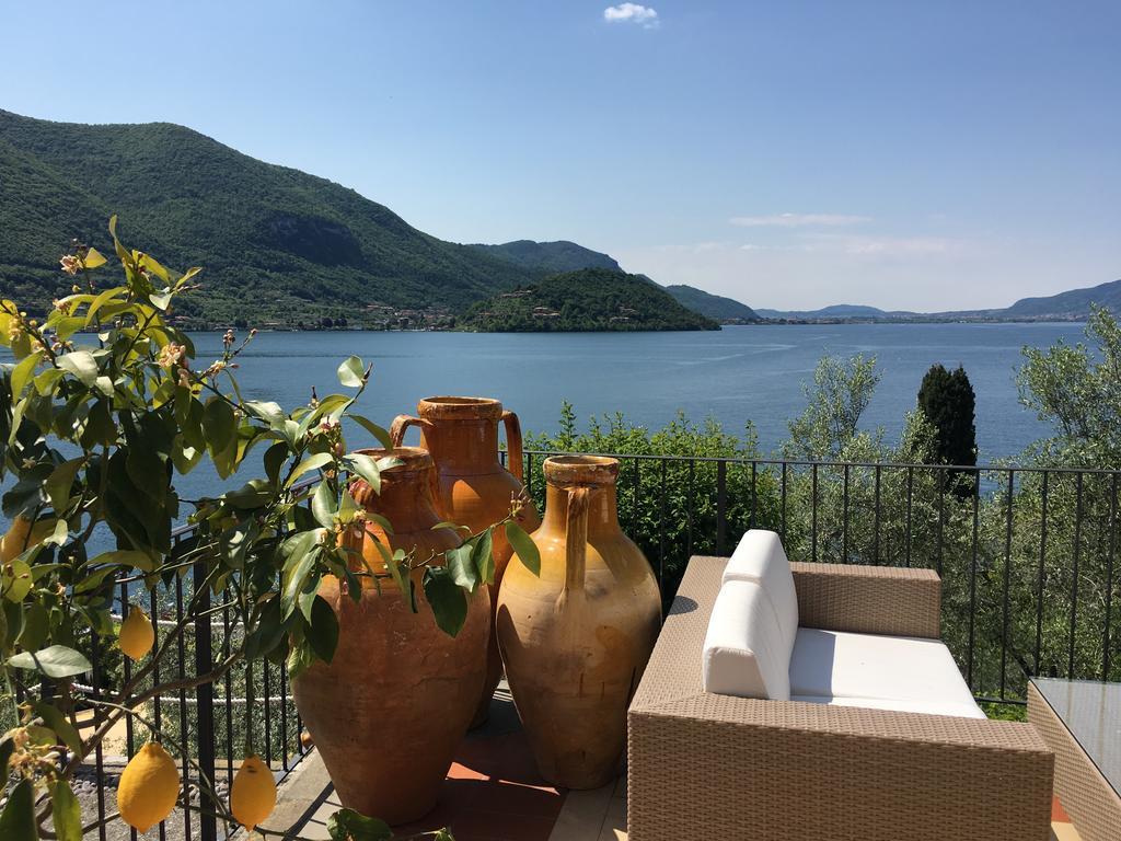 Castello Oldofredi Aparthotel Monte Isola Exterior photo